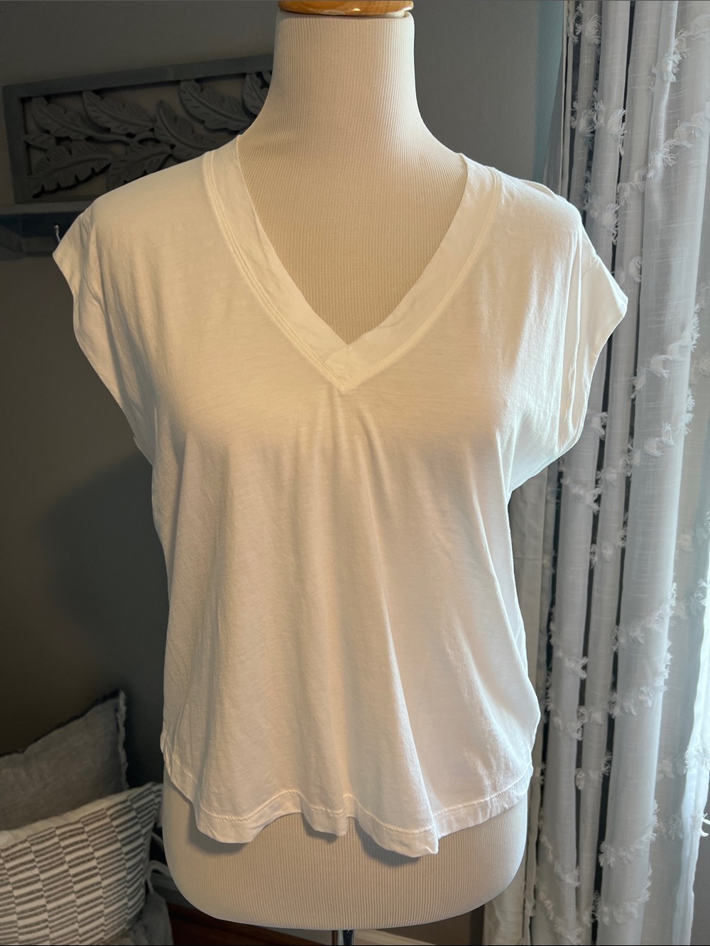 Express White V-Neck Women's Tee - Size Small